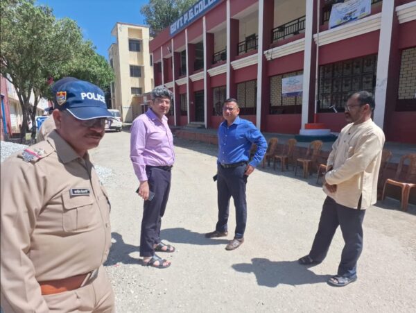 डीएम और एसपी ने किया परीक्षा केंद्रों का संयुक्त निरीक्षण, परीक्षा केंद्रों के बाहर 200 मीटर की परिधि में धारा 163 लागू, सुरक्षा चाक-चौबंद