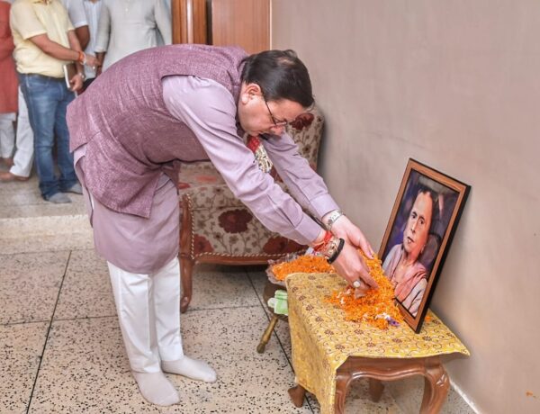 मुख्यमंत्री धामी ने हरिद्वार में पूर्व मंत्री पंकज सहगल की माता तिलक कुमारी सहगल के निधन पर व्यक्त की शोक संवेदना, परिवार को बंधाया ढांढस