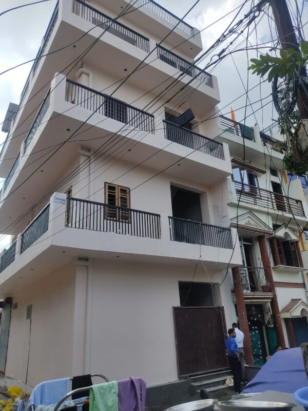 एमडीडीए ने अवैध निर्माणों पर कड़ा रुख अपनाया, कई बहुमंजिला भवन सील, उपाध्यक्ष बंशीधर तिवारी ने कहा – प्राधिकरण की मंजूरी के बिना जो भी निर्माण करेगा, उसके खिलाफ होगी सख्त कार्रवाई