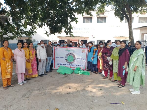 हरिद्वार : स्वच्छता ही सेवा पखवाड़ा कार्यक्रम के अंतर्गत एक घंटा एक दिन एक साथ स्वच्छता थीम पर चलाया गया सफाई अभियान