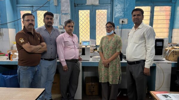 आईडीबीआई बैंक ने जिला अस्पताल उत्तरकाशी को दी 02 लाख की मशीनों की सौगात