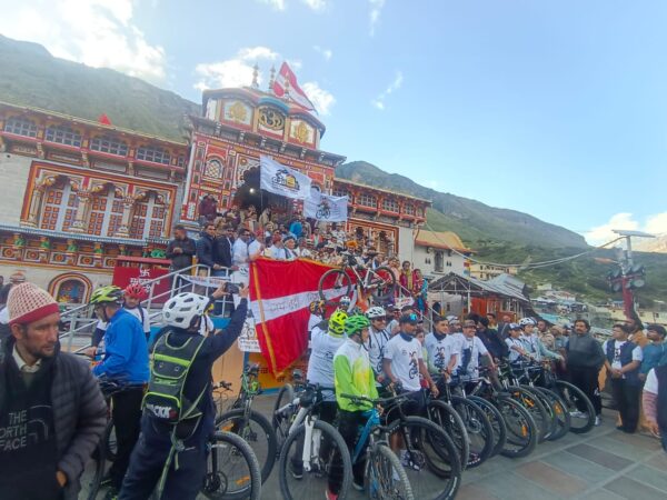 पूर्व सीएम भगत सिंह कोश्यारी ने श्री बदरीनाथ धाम से हिमालयन हाई एल्टीट्यूड मोटर बाईक चैलेंज का हरी झंडी दिखाकर किया शुभारंभ