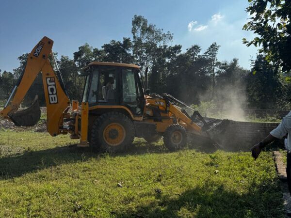 MDDA की नियम विरुद्ध निर्माण एवं अवैध प्लॉटिंग पर कड़ी कार्रवाई जारी, अवैध निर्माण और प्लॉटिंग पर चला बुलडोज़र