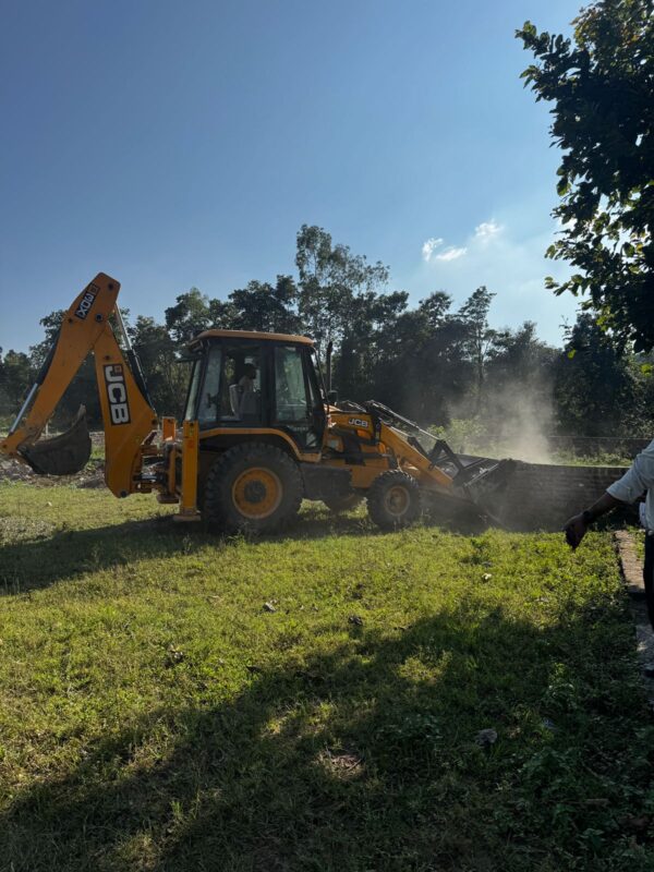 MDDA की नियम विरुद्ध निर्माण एवं अवैध प्लॉटिंग पर कड़ी कार्रवाई जारी, अवैध निर्माण और प्लॉटिंग पर चला बुलडोज़र