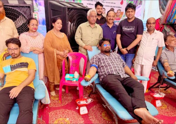सत्या फाउंडेशन एव रामनगर रामलीला कमेटी के संयुक्त तत्वावधान में एक रक्तदान शिविर का किया गया आयोजन