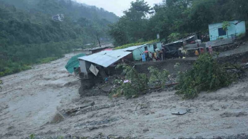 देहरादून में भारी बारिश का कहर : 13 की मौत, 16 लापता