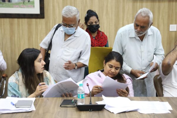 डीएम सविन बंसल के निर्देश पर एडीएम जय भारत सिंह की अध्यक्षता में जनता दर्शन कार्यक्रम आयोजित, जन सुनवाई में दर्ज हुई 101 शिकायत, अधिकांश का मौके पर समाधान