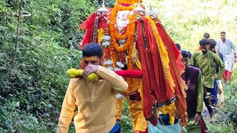 अनसूया की रथ डोली पहुंची बामणा बैंड, चार को केदारनाथ होगी रवाना 