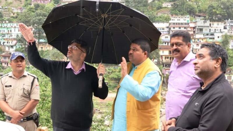 डीएम संदीप तिवारी ने कर्णप्रयाग के आपदा प्रभावित क्षेत्र का लिया जायजा, दिए निर्देश