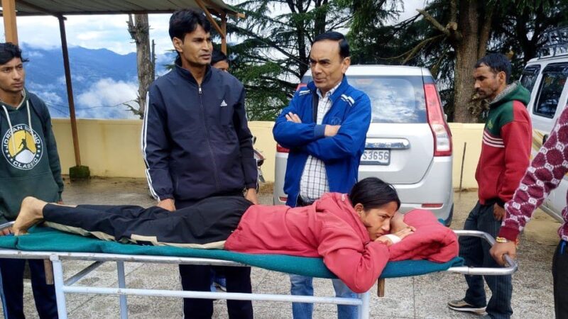 वाहन दुर्घटना में 06 छात्राएं घायल