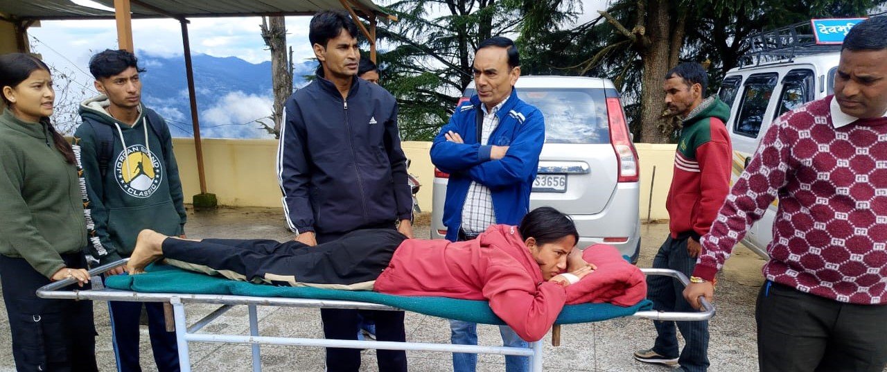 वाहन दुर्घटना में 06 छात्राएं घायल