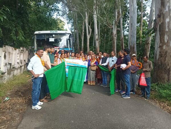 दीनदयाल मातृ पितृ तीर्थाटन योजना के तहत कोटद्वार से 36 वरिष्ठ नागरिक बद्रीनाथ धाम के लिए रवाना