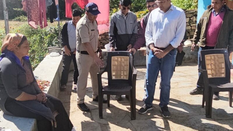 डीएम गौरव कुमार ने आपदा प्रभावितों के साथ मनाई दीपावली, दिया हर संभव मदद का भरोसा
