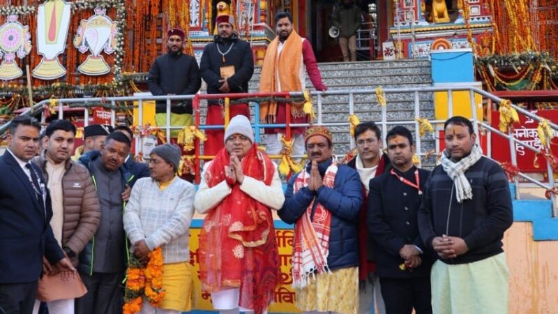 मुख्यमंत्री पुष्कर सिंह धामी ने किए बदरीविशाल के दर्शन