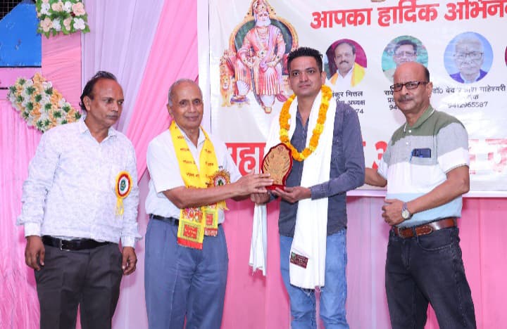 कोटद्वार : युवा पत्रकार नितिन अग्रवाल को श्री अग्रसेन सम्मान समारोह में किया गया सम्मानित
