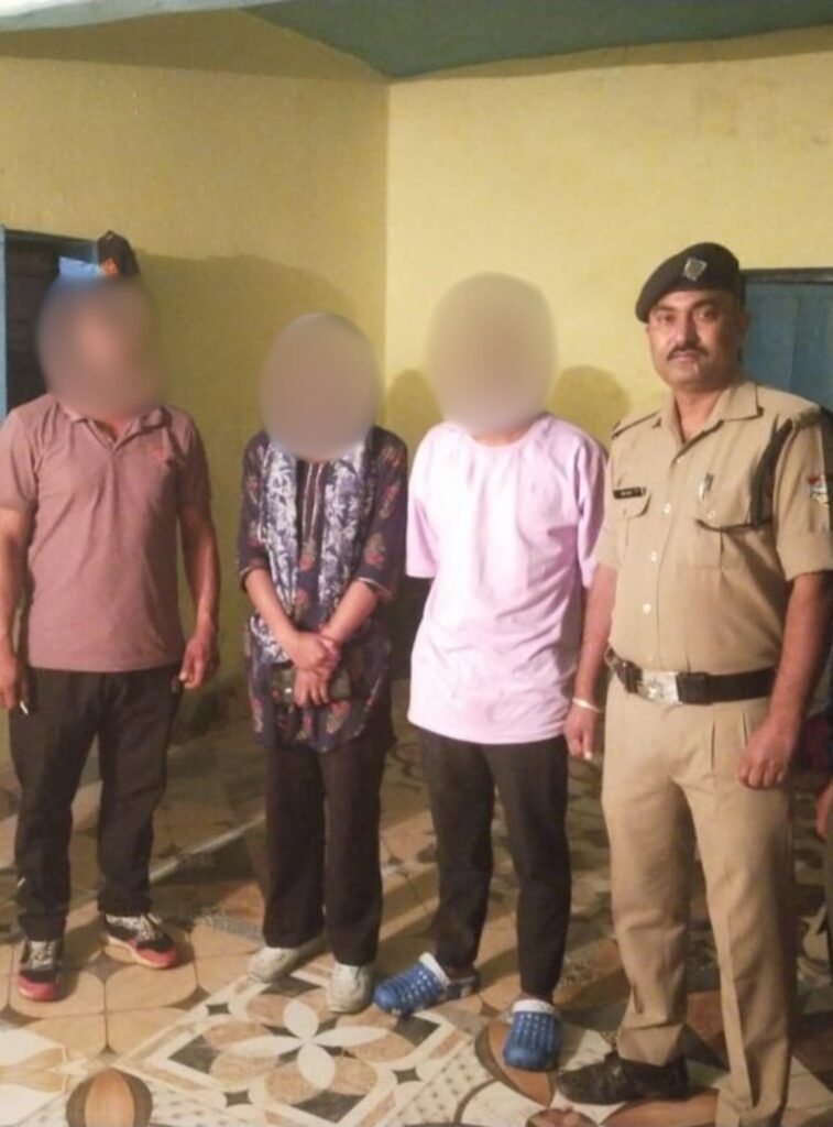 चमोली पुलिस की तत्परता से दो लापता युवतियां हरिद्वार और देहरादून से सकुशल बरामद, परिजनों के सुपुर्द