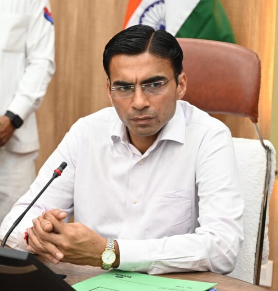 उत्तराखंड : IAS सविन बंसल की पहल, जो किसी ने नहीं किया, वो कर दिया, लोगों को मिला सहारा