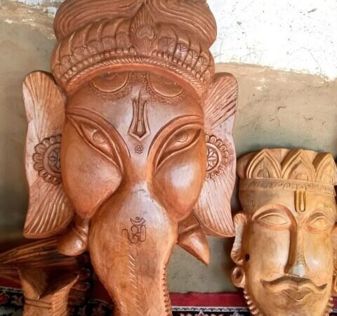 चमोली के रामगोपाल लकड़ियों में प्राण फूंककर कर देते हैं जीवंत, अद्भुत है इनकी कला