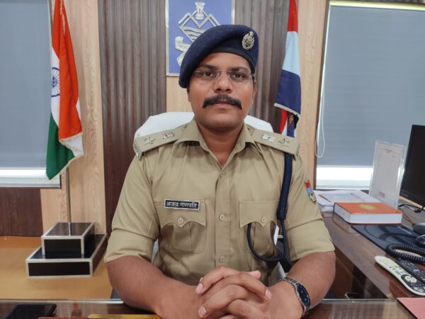 एसपी अजय गणपति का नशा तस्करों पर कड़ा प्रहार जारी, एसओजी ने लगभग 02 किलोग्राम चरस के साथ एक महिला तस्कर को किया गिरफ्तार