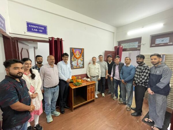 ईसा कंप्यूटर शिक्षा एवं कोचिंग सेंटर का किया भव्य उद्घाटन