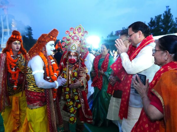 मुख्यमंत्री पुष्कर सिंह धामी ने परेड ग्राउंड में रावण दहन कार्यक्रम में किया प्रतिभाग, कहा – राज्य सरकार सबका साथ, सबका विकास, सबका विश्वास और सबका प्रयास की भावना से कर रही है कार्य