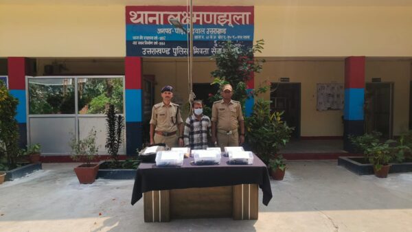 लक्ष्मणझूला पुलिस को मिली बड़ी कामयाबी, शातिर टप्पेबाज झपटी गिरफ्तार, 84 मोबाइल फोन बरामद