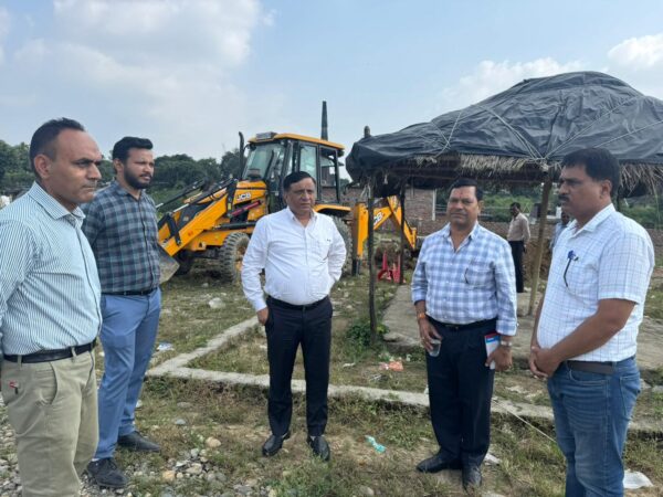 अवैध प्लॉटिंग और निर्माणों पर एमडीडीए की बड़ी कार्रवाई, लगभग 26 बिघा में अवैध प्लॉटिंग पर चला बुलडोजर, आधा दर्जन से अधिक अवैध व्यवसायिक एंव आवासीय निर्माण सील, उपाध्यक्ष बंशीधर तिवारी ने खुद संभाला मोर्चा – बोले बिना स्वीकृति भूमि काटने या निर्माण करने वालों पर होगी सख्त कानूनी कार्रवाई