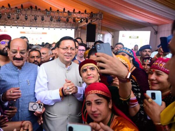 ‘आत्मनिर्भर भारत’ और ‘वोकल फॉर लोकल’ के मंत्र को साकार कर रहे हैं आजीविका मेले – मुख्यमंत्री पुष्कर सिंह धामी