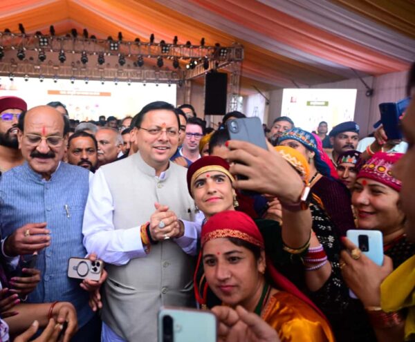 ‘आत्मनिर्भर भारत’ और ‘वोकल फॉर लोकल’ के मंत्र को साकार कर रहे हैं आजीविका मेले – मुख्यमंत्री पुष्कर सिंह धामी