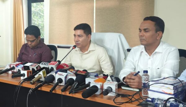 बच्चों की सुरक्षा सर्वोच्च, प्रतिबंधित कफ सिरप के खिलाफ उत्तराखंड में सघन अभियान, मुख्यमंत्री धामी के निर्देश पर एफ.डी.ए. की ताबड़तोड़ कार्रवाई, जांच के लिए भेजे गए 63 औषधियों के सैंपल