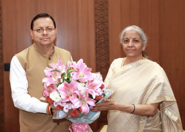 मुख्यमंत्री पुष्कर सिंह धामी ने केंद्रीय वित्त मंत्री निर्मला सीतारमण से की भेंट, राज्य से संबंधित विभिन्न महत्वपूर्ण विषयों पर की विस्तृत चर्चा