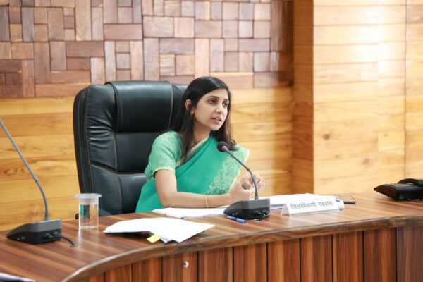 राजस्व कार्यों में पारदर्शिता और समयबद्ध निस्तारण को दें सर्वोच्च प्राथमिकता – डीएम स्वाति एस. भदौरिया