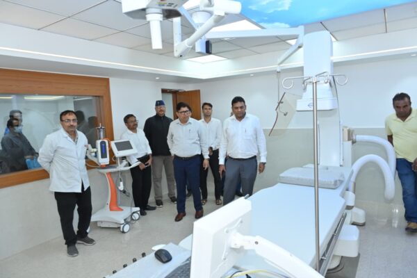 सचिव स्वास्थ्य डॉ. आर राजेश कुमार ने श्रीनगर मेडिकल कॉलेज का किया औचक निरीक्षण, कहा – मरीजों को मिलें बेहतर और समयबद्ध चिकित्सा सेवाएं, बच्चों के स्वास्थ्य को लेकर किसी भी प्रकार की लापरवाही नहीं करेंगे बर्दाश्त