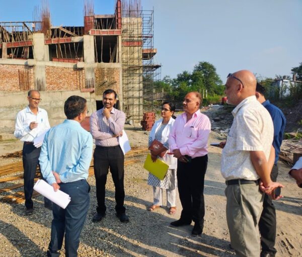 निदेशक आयुर्वेदिक एवं यूनानी डॉ. विजय कुमार जोगदंडे ने किया कोटद्वार में निर्माणाधीन अस्पताल का निरीक्षण, निर्माण कार्यों में गुणवत्ता और पारदर्शिता बरतने के दिये निर्देश