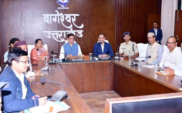 कैबिनेट मंत्री सौरभ बहुगुणा ने आपदा से क्षतिग्रस्त परिसंपत्तियों एवं आपदाग्रस्त क्षेत्रों के संबंध में ली अधिकारियों की बैठक, पुनर्निर्माण और विकास कार्यों में तेजी लाने के दिए निर्देश