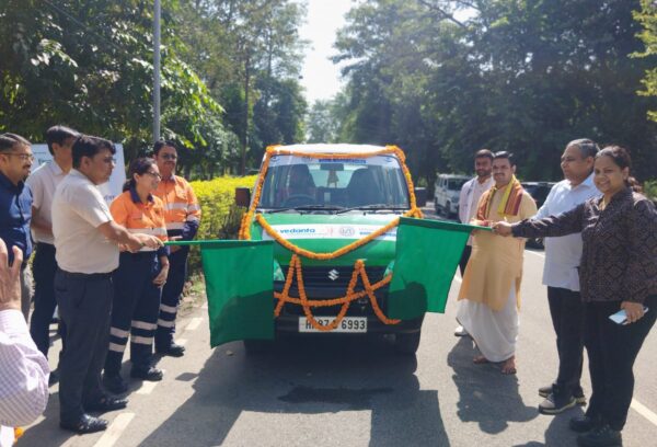 पंतनगर में ग्रामीण स्वास्थ्य के लिए हिन्दुस्तान जिंक की पहल, हैल्थ वैन को दिखाई हरी झण्डी