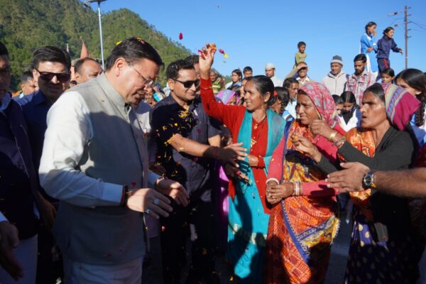 मुख्यमंत्री धामी का चम्पावत विधानसभा क्षेत्र में सड़क मार्ग से व्यापक दौरा – ग्रामीणों से किया सीधा संवाद, महिलाओं ने फूलो और आशीर्वाद से किया स्वागत, बोले – “चम्पावत मेरी प्रेरणा है”