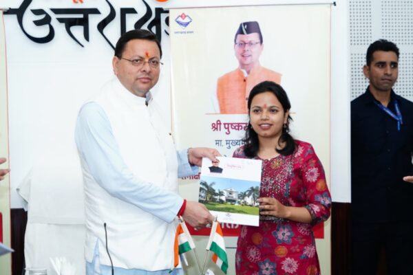 मुख्यमंत्री धामी ने नवनियुक्त सहायक समीक्षा अधिकारियों को सौंपे नियुक्ति पत्र, बोले – “सरकारी सेवा को जनसेवा का माध्यम बनाएं”