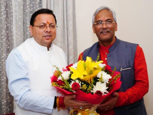 मुख्यमंत्री धामी ने पूर्व सीएम त्रिवेंद्र रावत को दी धनतेरस-दीपावली की बधाई एवं शुभकामनाएं