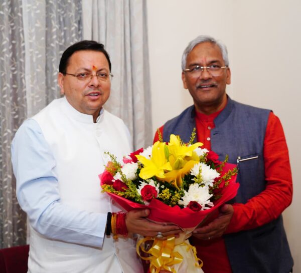 मुख्यमंत्री धामी ने पूर्व सीएम त्रिवेंद्र रावत को दी धनतेरस-दीपावली की बधाई एवं शुभकामनाएं