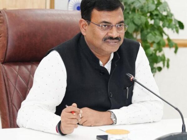 मुख्यमंत्री ने दिए सेब उत्पादक किसानों की सब्सिडी तत्काल वितरित किए जाने के लिए कार्यवाही करने के निर्देश, मुख्य सचिव ने रविवार को ली संबंधित विभागों की बैठक