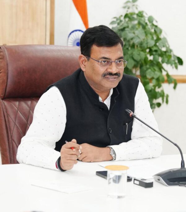 मुख्यमंत्री ने दिए सेब उत्पादक किसानों की सब्सिडी तत्काल वितरित किए जाने के लिए कार्यवाही करने के निर्देश, मुख्य सचिव ने रविवार को ली संबंधित विभागों की बैठक