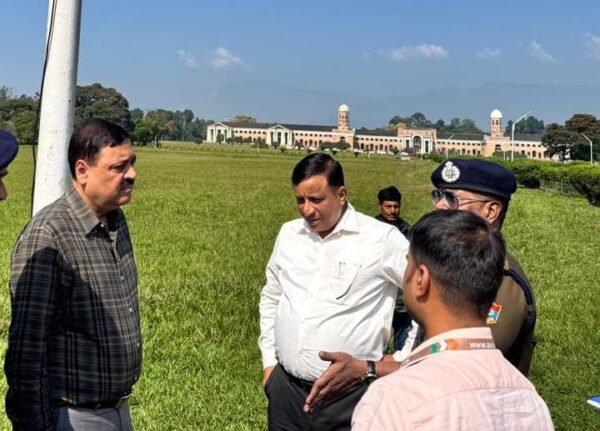 प्रधानमंत्री के प्रस्तावित उत्तराखंड भ्रमण के दृष्टिगत आयुक्त गढ़वाल के साथ अन्य अधिकारियों द्वारा एफआरआई का भ्रमण कर व्यवस्थाओं का लिया गया जायजा