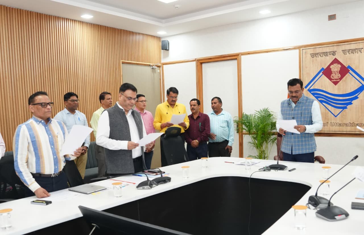 मुख्य सचिव आनंद बर्द्धन ने दिलाई एकता एवं अखंडता की शपथ