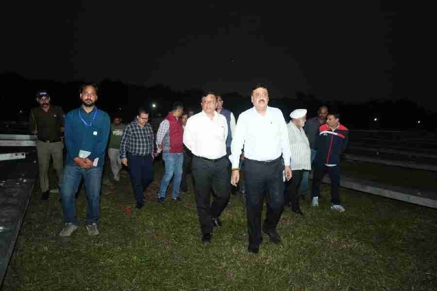 उत्तराखंड के रजत जयंती समारोह में प्रधानमंत्री के प्रस्तावित भ्रमण कार्यक्रम की तैयारियां जोरों पर, गढ़वाल आयुक्त और डीजी सूचना बंशीधर तिवारी ने कार्यक्रम की व्यवस्थाओं का लिया जायजा