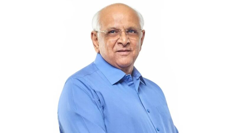 गुजरात में बड़ा राजनीतिक फेरबदल, मुख्यमंत्री को छोड़कर सभी मंत्रियों ने दिया इस्तीफा