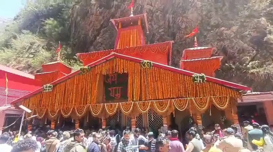 यमुनोत्री धाम के कपाट शीतकाल के लिए बंद, मां यमुना की डोली खरसाली रवाना