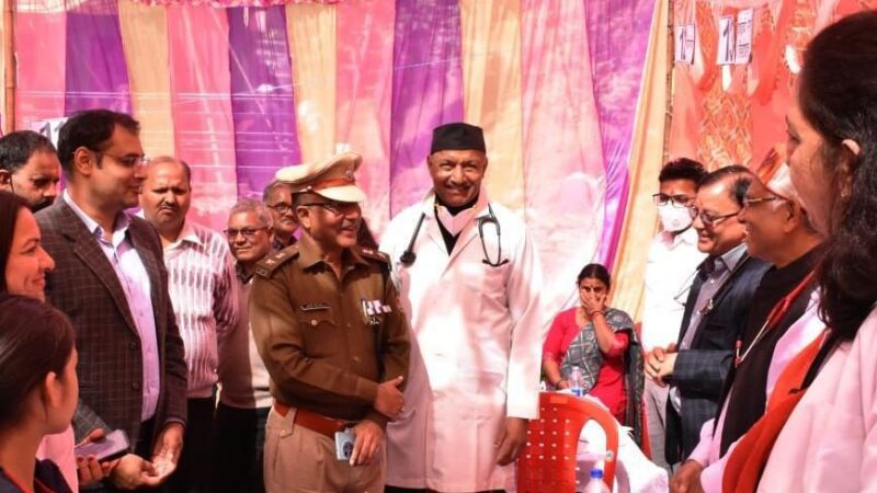 नंदानगर में लगा स्वास्थ्य शिविर, किया स्वास्थ्य परीक्षण