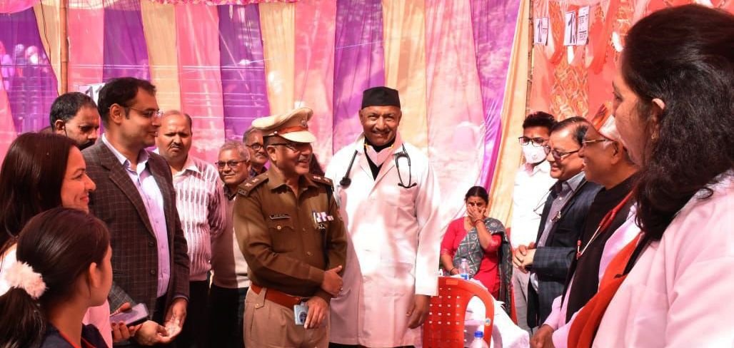 नंदानगर में लगा स्वास्थ्य शिविर, किया स्वास्थ्य परीक्षण