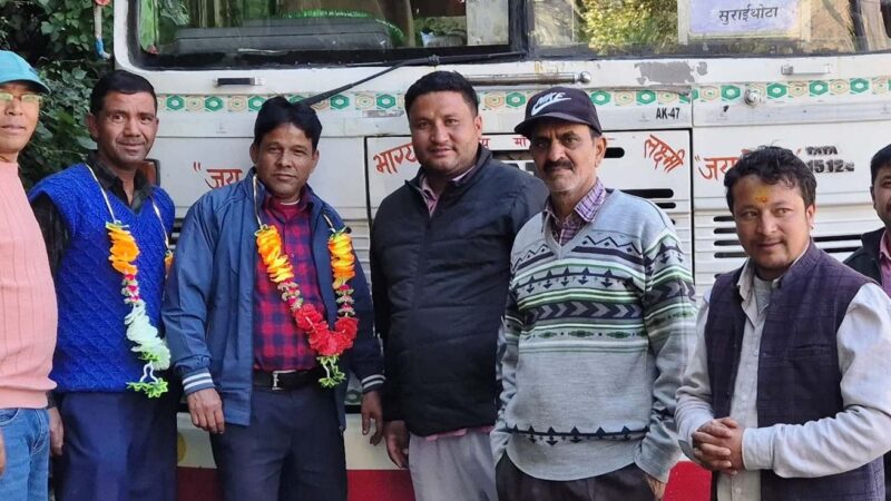 नीती घाटी पहुंची बस, ग्रामीण उत्साहित